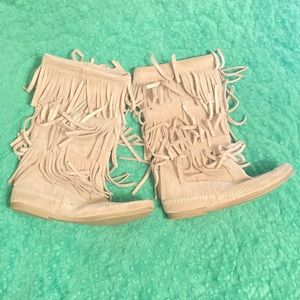 Minnetonka cream fringe boots
